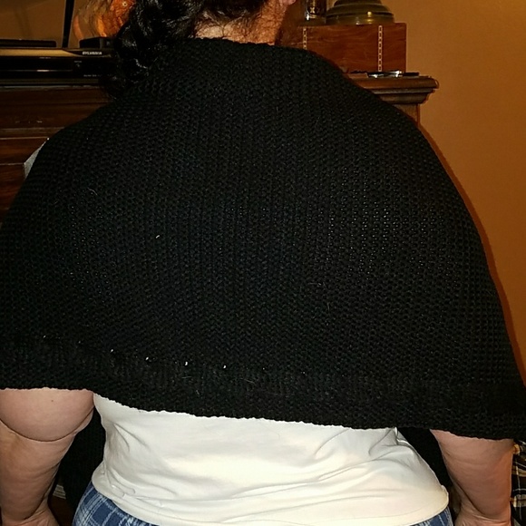 Black wrap Shaw - Picture 2 of 3